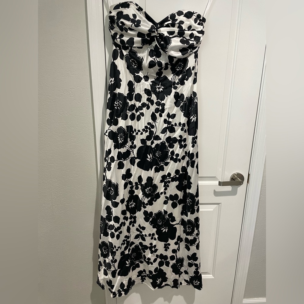 Perfect black and white floral dress for prom, wedding, holiday party, cruise